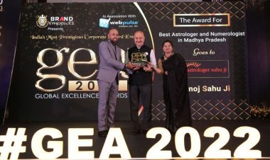 Best Astrologer and Numerologist award felicitated to Astrologer Sahu Ji by Anupam Kher at Global Excellence Award