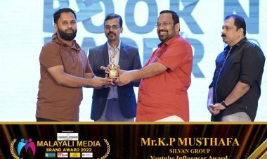 “Book And Paper Musthu” YouTube Channel Received YouTube Influencer Award At Malayali Media Brand Award 2022
