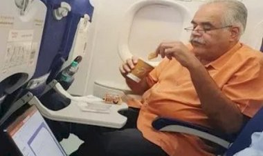 Billionaire Rahul Bhatia Was Seen Enjoying Tea With Parle-G Biscuits, The Picture Went Viral On Twitter